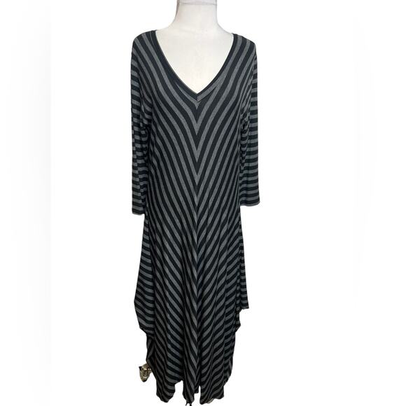 Comfy USA Dresses & Skirts - Comfy USA striped midi dress gray black Sz L lagenlook